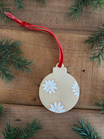 Christmas Ornament: Daisy